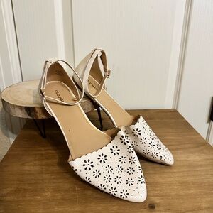 Old Navy Cream Floral Cutout Flats